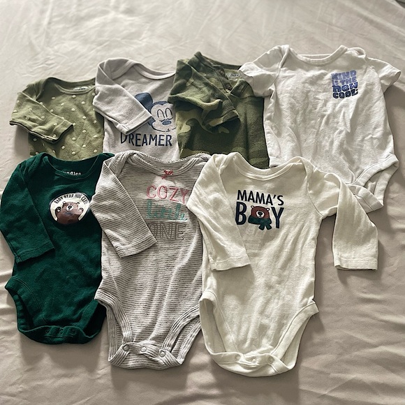 7 Pack Onesies. Some brands such as Carter’s, Bundles, Old Navy and Disney. - Picture 1 of 2